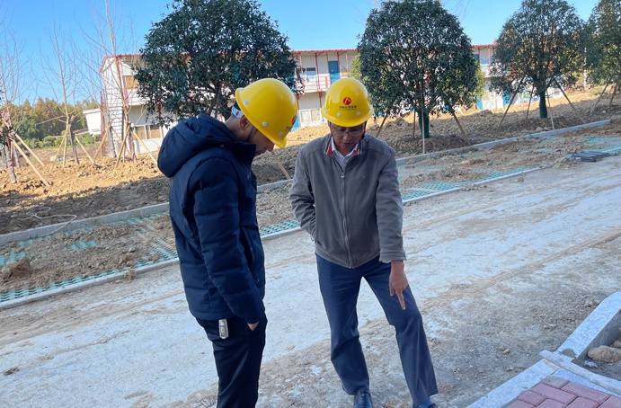 周天奇前往南昌市政公用生態(tài)農(nóng)業(yè)示范園研發(fā)大樓項目檢查指導691.jpg