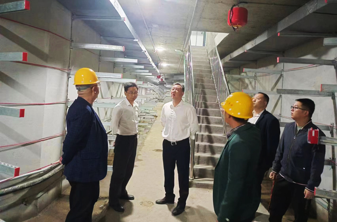 徐旭前往南昌縣河洲路項目、小藍(lán)大道快速化項目調(diào)研